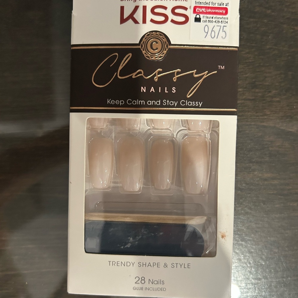Kiss Classy Nails - Cream